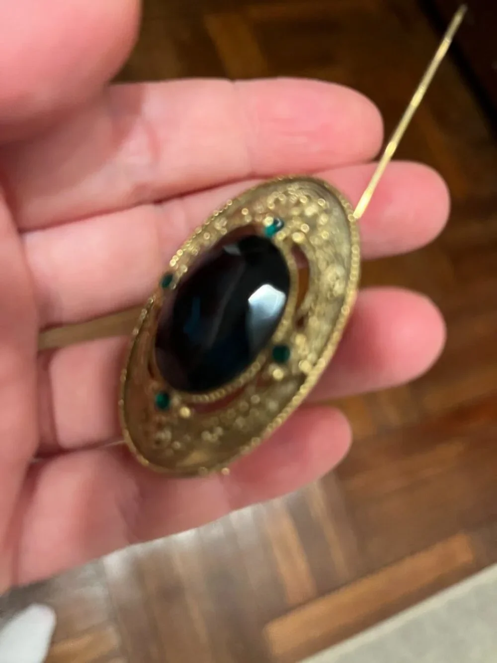 Vintage Green Stone Delicate Brooch Pin